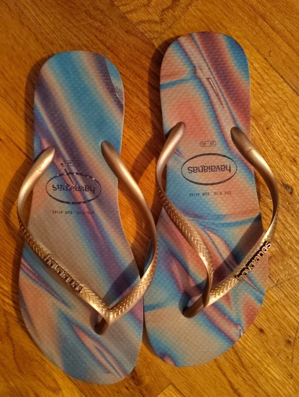 Havaianas Rainbow Marble Swirl Flip Flops w/ Gold Straps Size 9/10